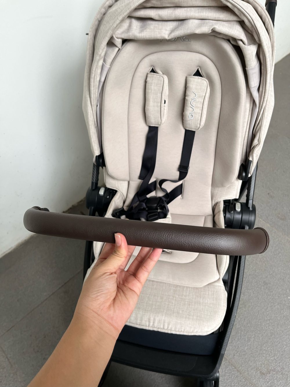 Xe đẩy Nuna Swiv với bánh xoay 360° màu biscotti (size: 0->22kg~4y) fullbox, full phụ kiện, còn BH: 21/6/2027 - Ảnh 19