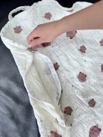 Vỏ gối chống trào ngược Mochee họa tiết gấu vũ trụ 60x60cm - Ảnh 5