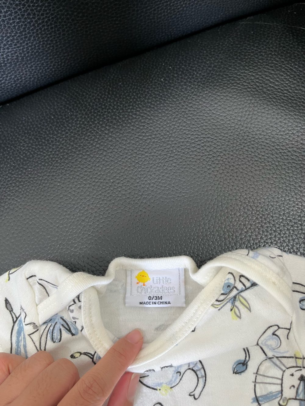 Set 3 bộ bodysuit Litte Chickadees và Carter’s màu trắng, xanh, be ( size: 0->3m) - Ảnh 4