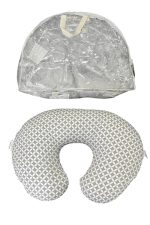 Gối cho bé bú Boppy Charcoal Geo Circles(còn túi đựng)