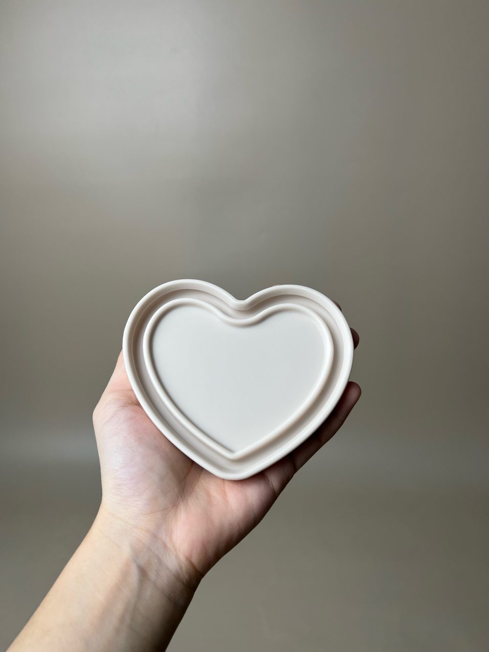 Hộp trữ đồ ăn dặm silicone Loveat hình trái tim màu be (no box) - Ảnh 3