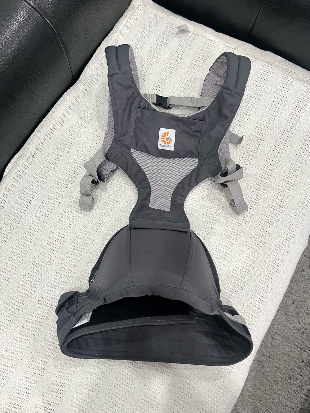 Địu Ergobaby Hip Seat Cool Air Mesh, Carbon Grey( size: 5kg5->20kg ~ 4->48m) - Ảnh 5