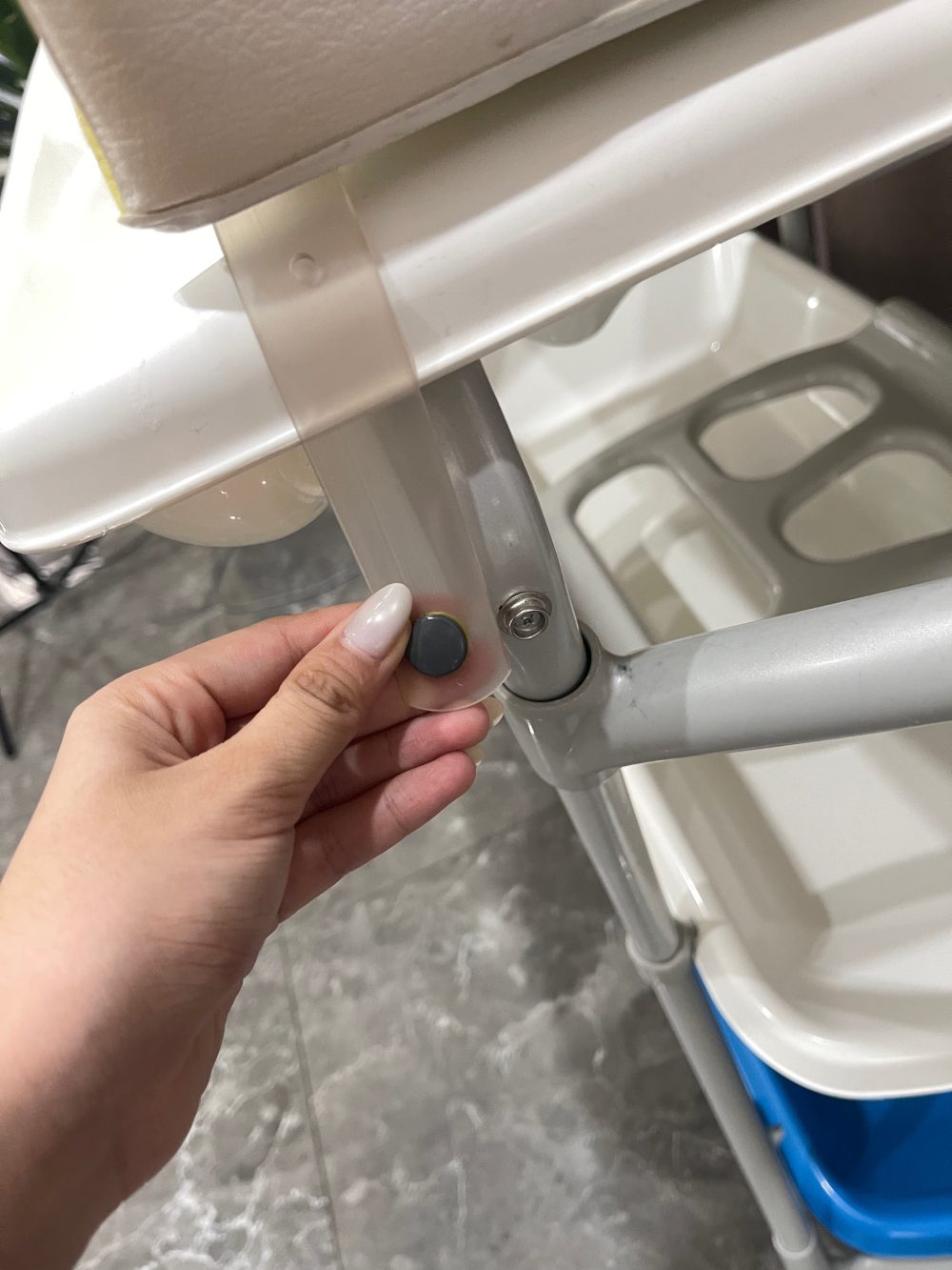 Kệ tắm và thay bỉm Cam màu xanh (no box), tặng kèm lưới tắm - Ảnh 2