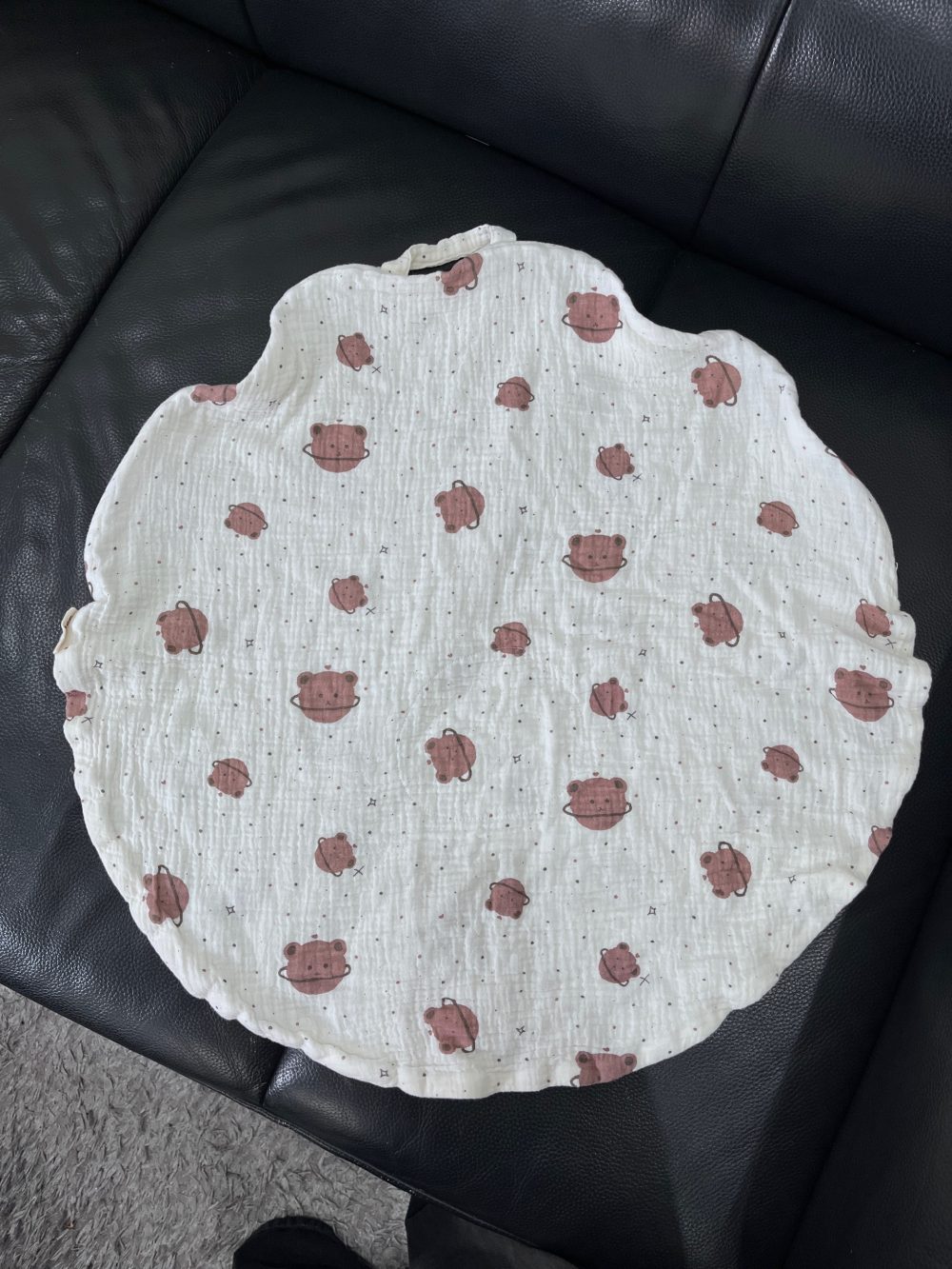 Vỏ gối chống trào ngược Mochee họa tiết gấu vũ trụ 60x60cm - Ảnh 2